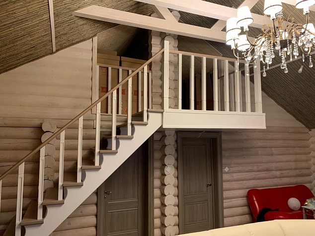 Лестница из лиственницы в деревянный дом