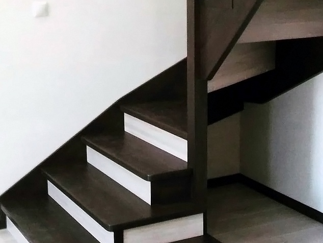 Компактная Лестница с подиумом 